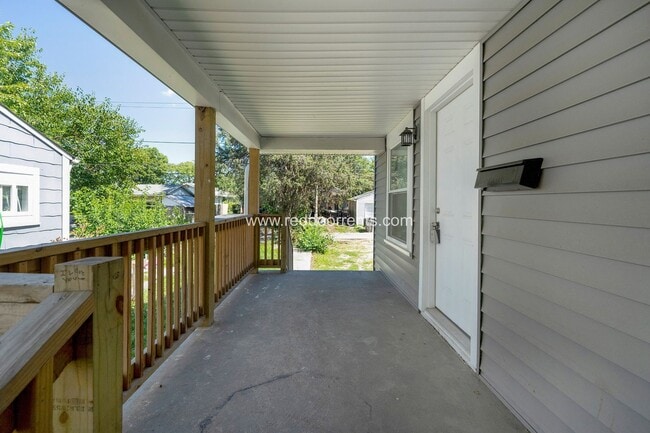 Building Photo - A Must-See Duplex!