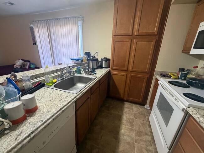 Foto del edificio - Claytor Square Condo | Ideal Student Living Near VT