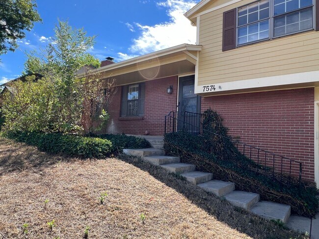 Foto del edificio - Recently Renovated 4BD/3BA Home in North B...