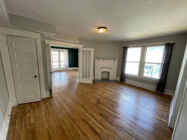 Large formal dining room! - 1480 S Gordon St SW