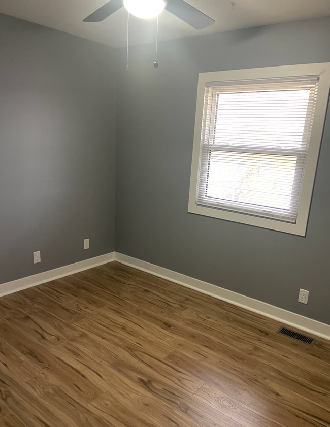 Building Photo - Updated 3 Bedroom Bellevue Home!!