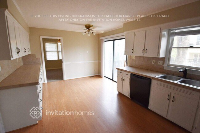 Foto del edificio - 7131 Hillside Ln