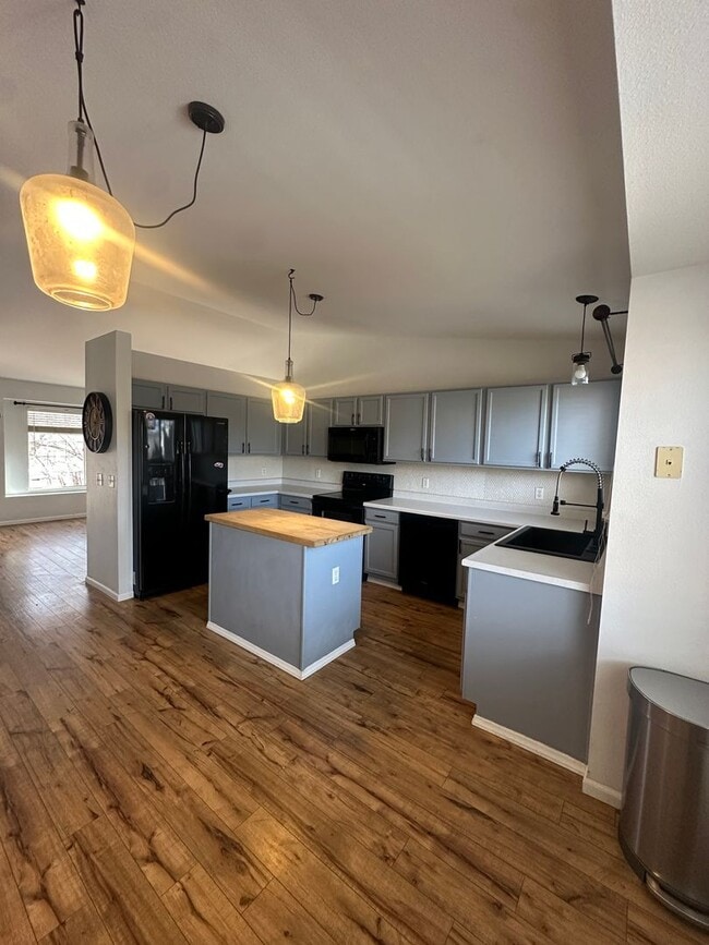 Building Photo - Move-In Ready 4-Bedroom Home in Stetson Hills with Fenced Yard