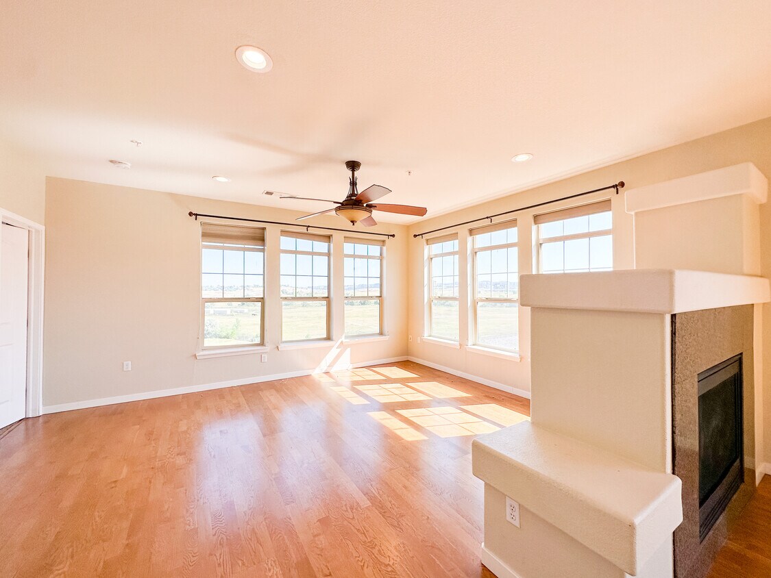 Living Room - 13456 Via Varra