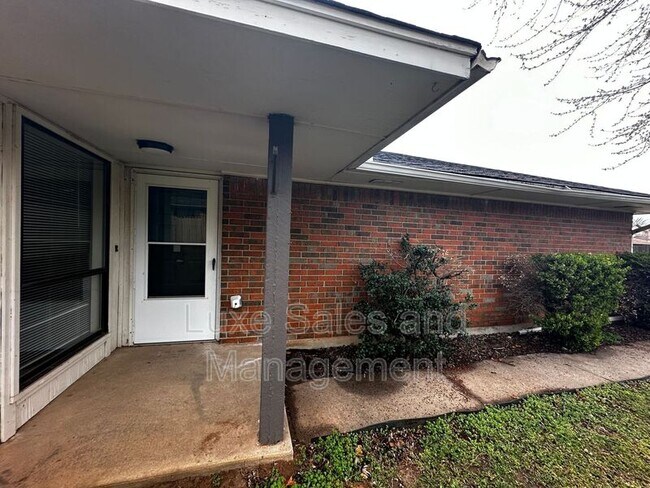 Foto del edificio - 8308 NW 8th St