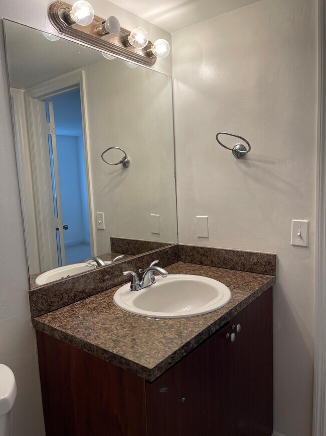 Foto del edificio - 200 Palm Cir W