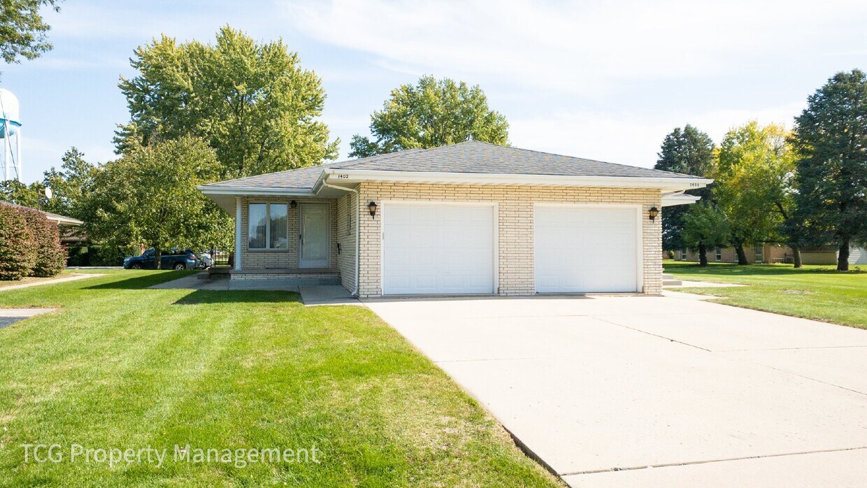 Primary Photo - Spacious 2BD/1B Duplex unit in Ottawa! 140...