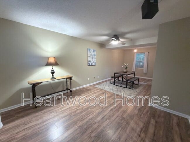 Building Photo - 264 Orchard Hill Dr