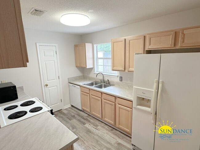 Foto del edificio - Charming 3 Bedroom Bungalow in Navarre!