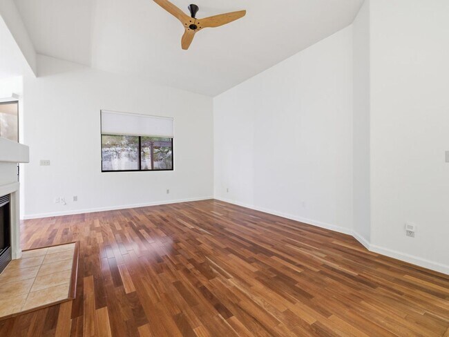 Foto del edificio - Beautiful  3-Bedroom Home with Desert Oasis Backyard