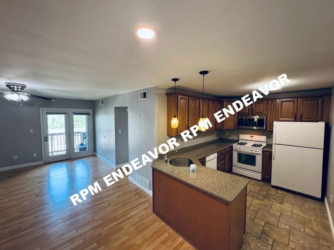 Foto principal - “Ballwin Beauty! Updated 2BR Condo with Bi...