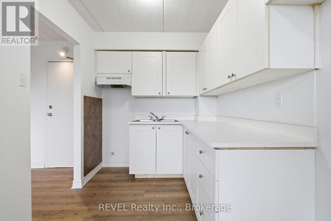 Building Photo - 19 Manchester Ave