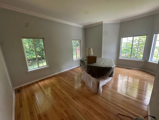 Foto del edificio - 135 Woods End Rd