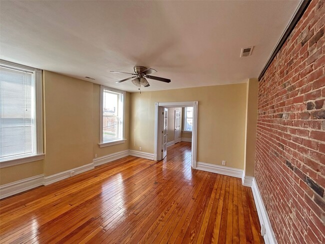 Building Photo - 4658-4660 Tyrolean Ave