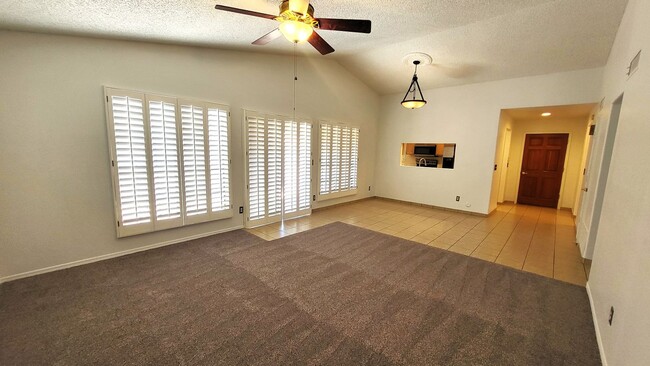 Building Photo - 2 BEDROOM PATIO HOME IN AHWATUKEE!