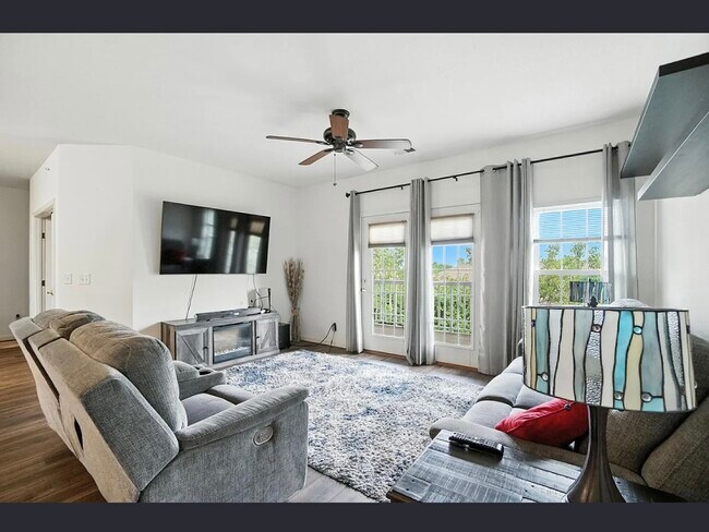 Foto del edificio - 961 Mistflower Ln