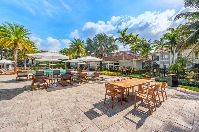 Piscina con terraza - IMT GULFSTREAM AKA THE SEABOURN