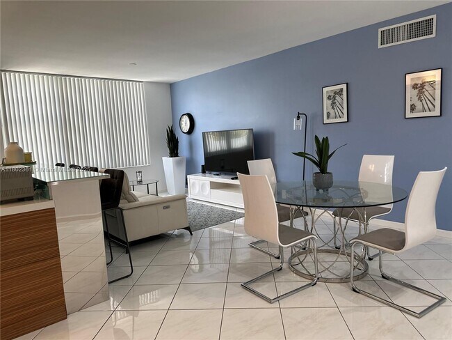 Building Photo - 4747 Collins Ave