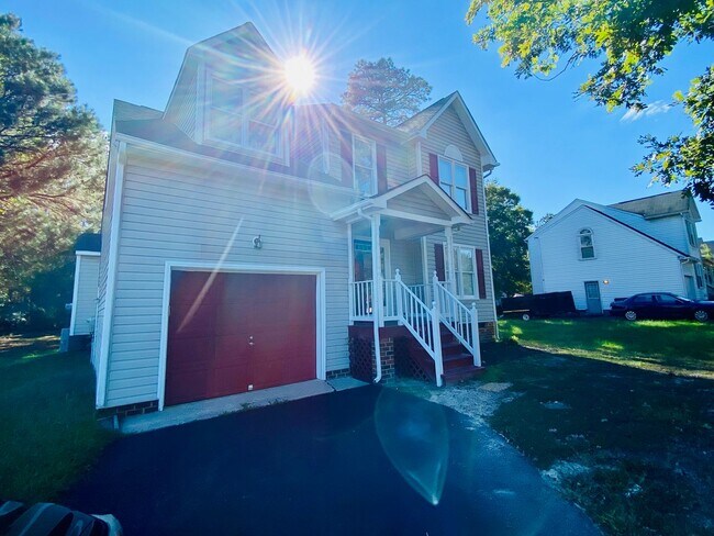 Foto del edificio - Beautiful and Spacious 3bdrm/2.5bth Home Conveniently Located in Chesterfield County!!