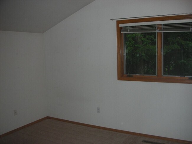 Building Photo - Charming 2 Bedrom House