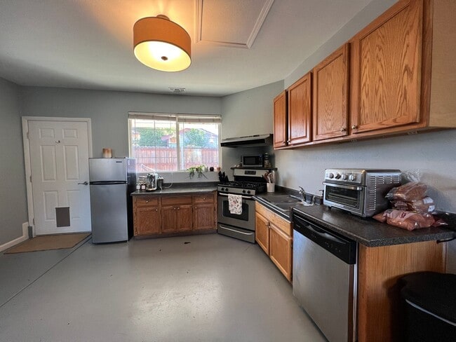 Building Photo - 1 br, 1 bath House - 217-B Needles Way