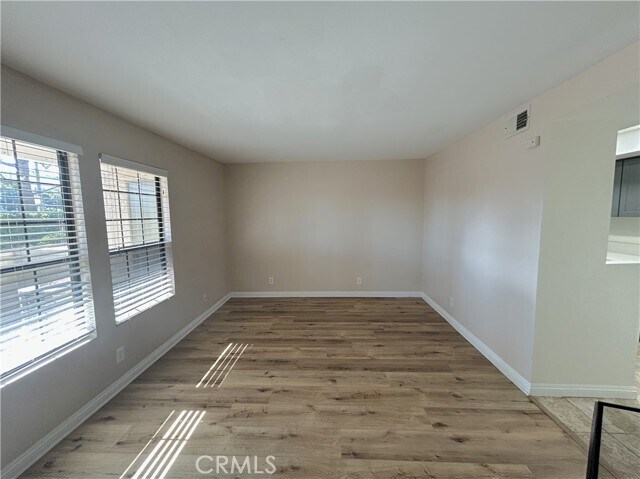 Foto del edificio - 8167 Vineyard Ave
