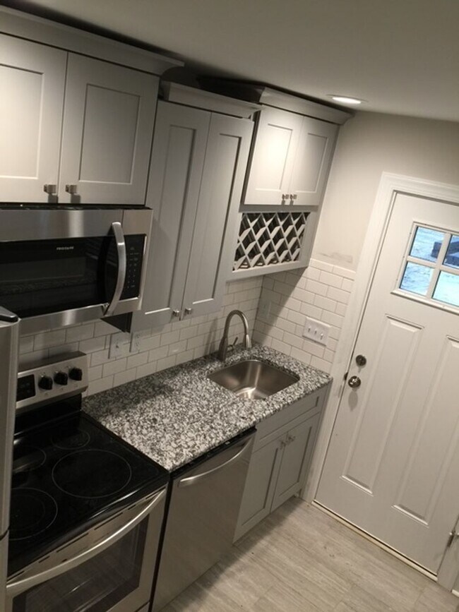 Foto del edificio - Cozy 2 Bedroom, 1 Bathroom Duplex – Comfor...