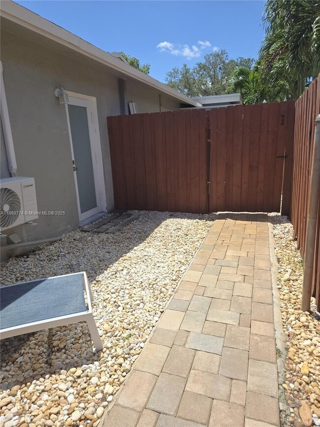 Foto del edificio - 11030 NW 18th St