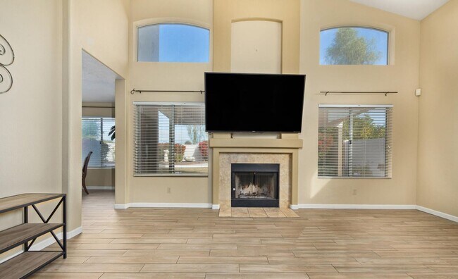 Building Photo - 3 BR 2.5 BA Glendale