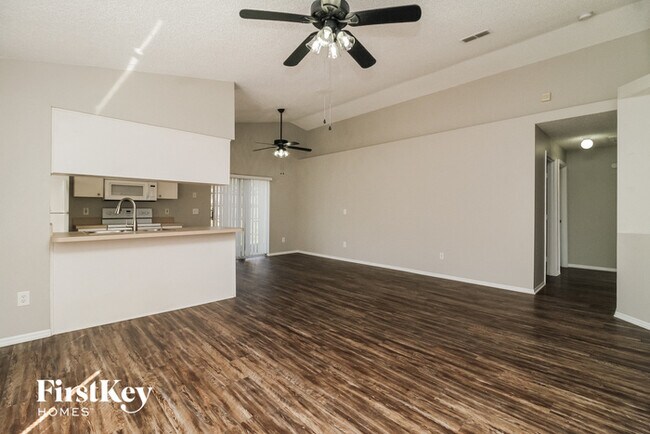 Foto del edificio - 1487 Woodwind Dr