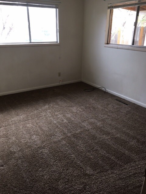 Foto del edificio - 1903 Oakwood Dr