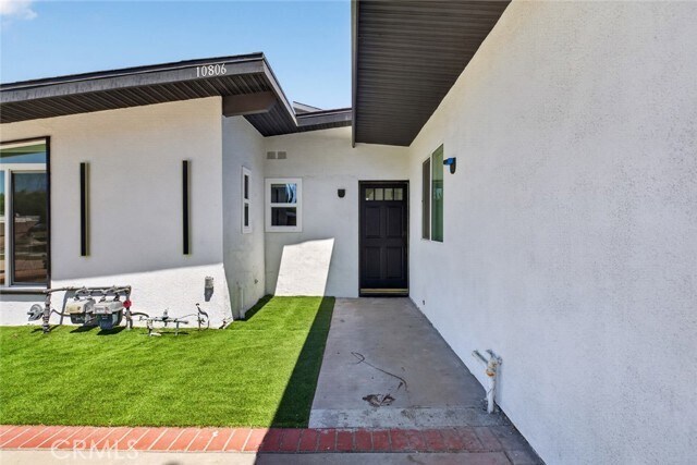 Foto del edificio - 10806 Paso Robles Ave