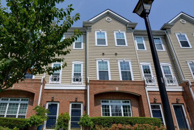 Exterior - 1111 Hamilton St