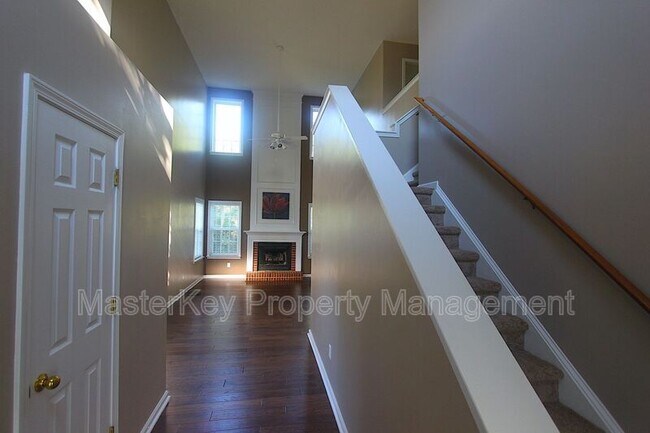 Building Photo - 132 Fairford Dr