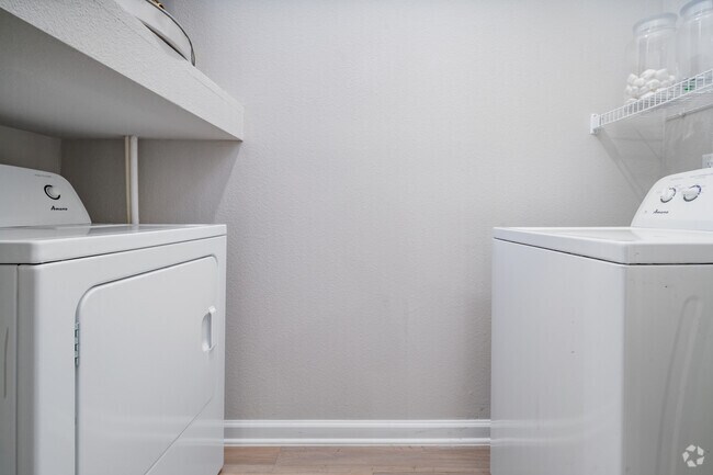 2 habitaciones, 2 baños, 1070 pies cuadrados, lavadora y secadora en la unidad - Citadel at Westpointe