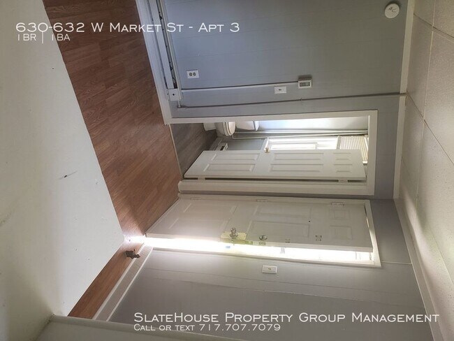 Building Photo - Fully Renovated studio apartment