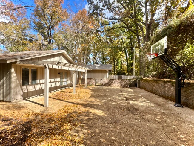 Building Photo - 1812 Seminole Rd