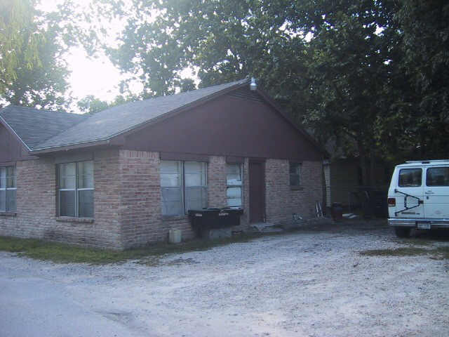 Building Photo - 9816 Fulton St