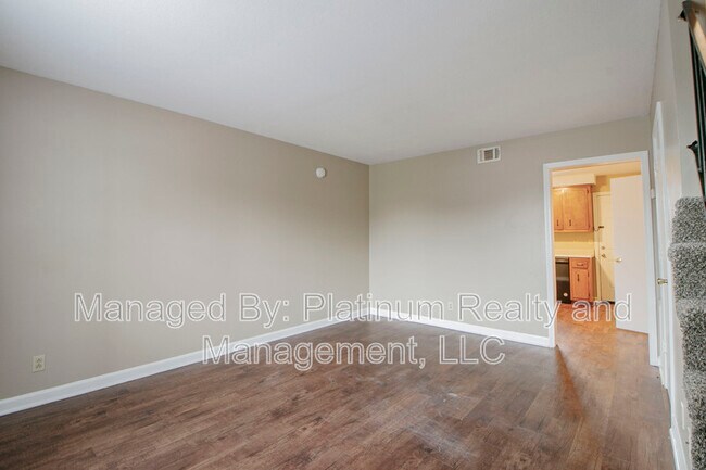 Foto del edificio - 371 Peabody Dr