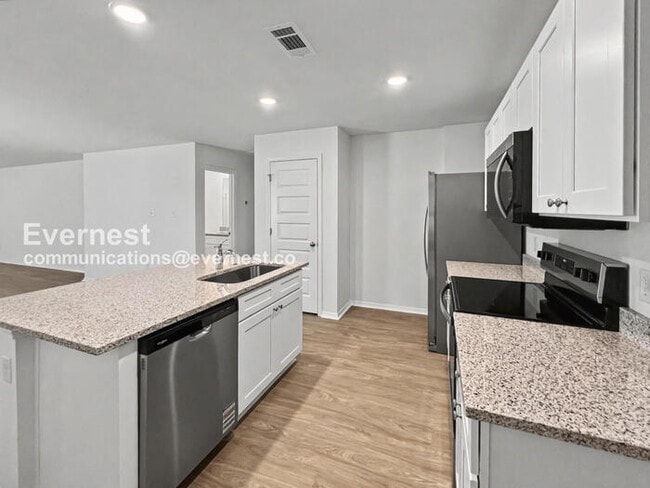 Foto del edificio - 3 Bed/2 Bath Home with Attached Garage / Pet-Friendly / Vouchers Accepted / Available Now!