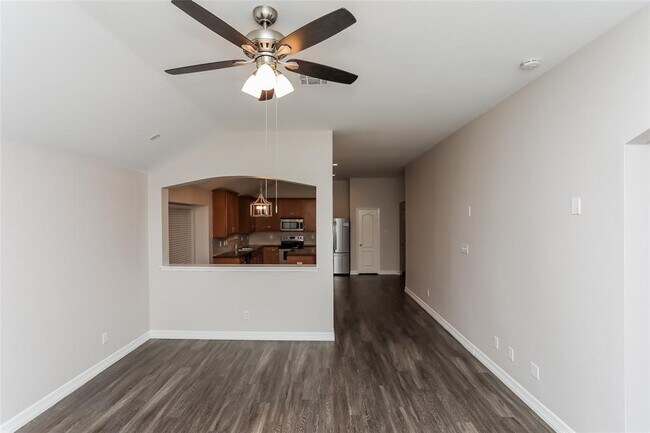 Foto del edificio - 9001 Heartwood Dr