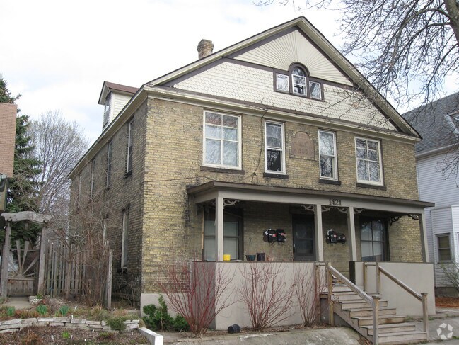 Foto del edificio - 1421 5th St NE