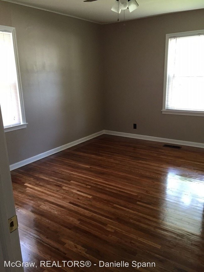 Building Photo - 5703 E 3rd St