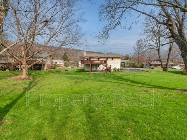 Foto del edificio - 628 N Valley Dr
