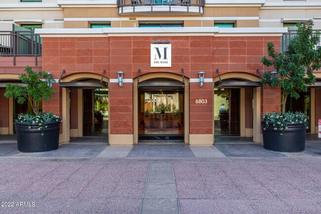 Foto del edificio - 6803 E Main St