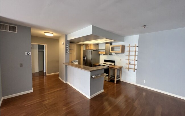 Foto del edificio - 1745 Camino Palmero St