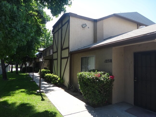 Building Photo - 12718 Mapleview St