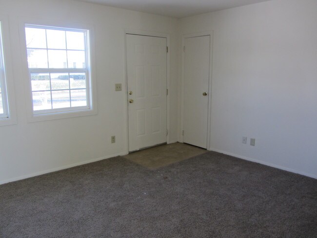 Building Photo - 1226 Mt Vernon Dr
