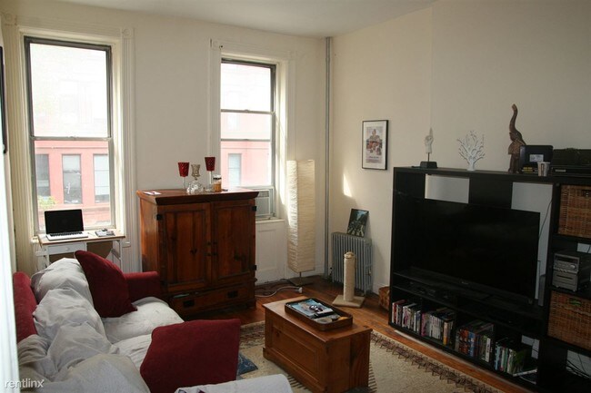 Building Photo - 821 Quincy St