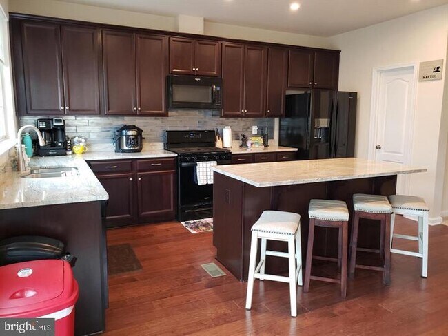 Building Photo - 10112 Futbol Ct